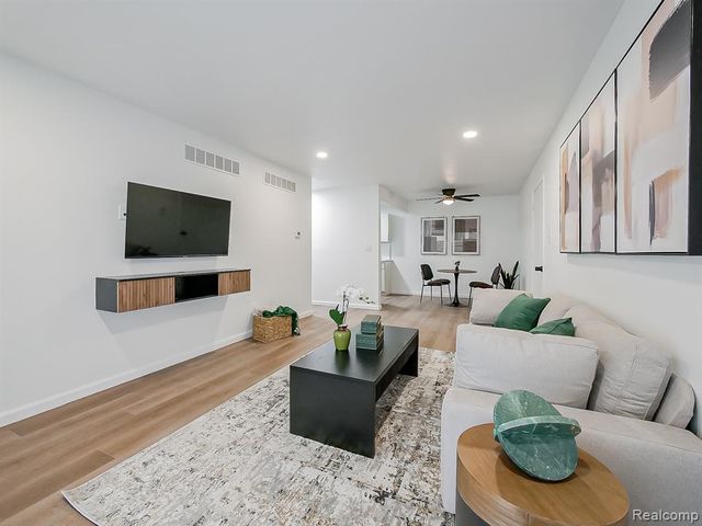 40335 Plymouth Road 104, Plymouth, MI 48170