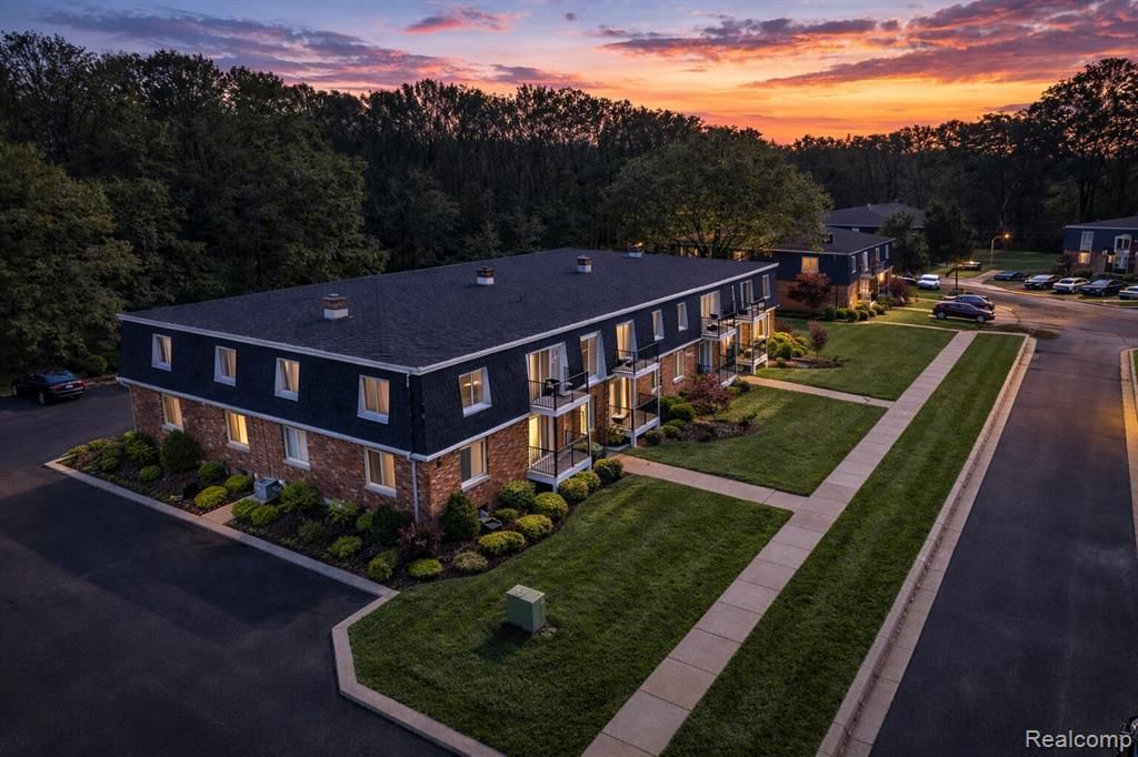 40335 Plymouth Road 104, Plymouth, MI 48170