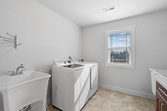 19631 E Buckeye Ave, Otis Orchards, WA 99027