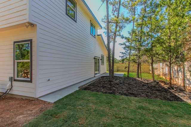 106 Heleakala DR, Bastrop, TX 78602