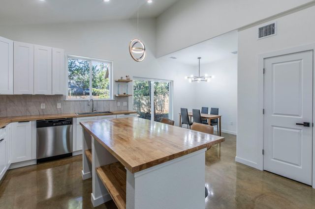 106 Heleakala DR, Bastrop, TX 78602