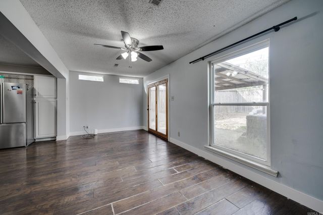 16 Glenbrook Place, Sherwood, AR 72120