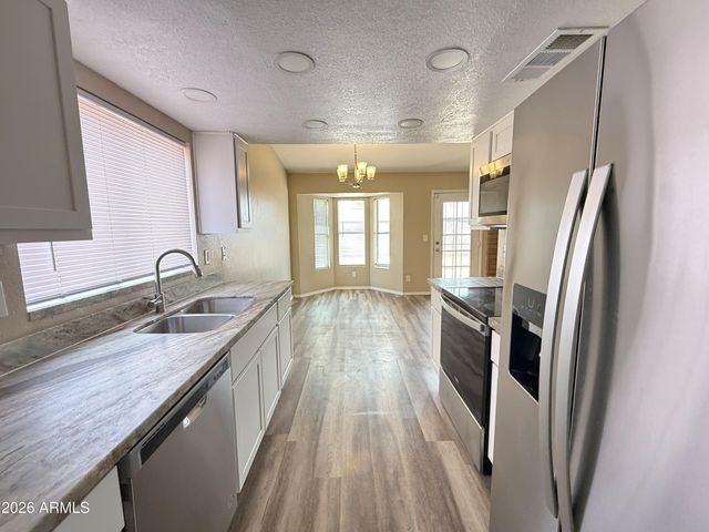 10921 W Sells Drive, Phoenix, AZ 85037