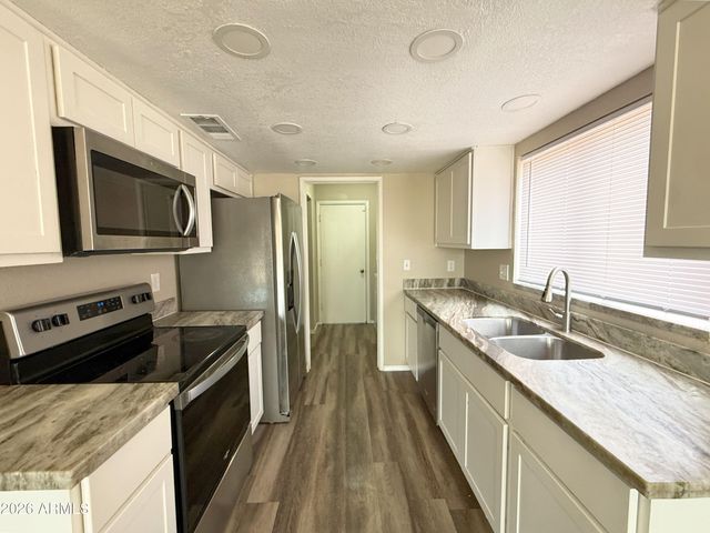 10921 W Sells Drive, Phoenix, AZ 85037