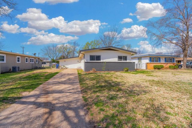 527 S Riverview Ave, Derby, KS 67037