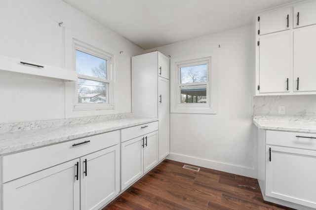 527 S Riverview Ave, Derby, KS 67037