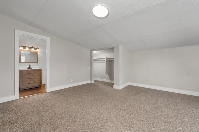 527 S Riverview Ave, Derby, KS 67037