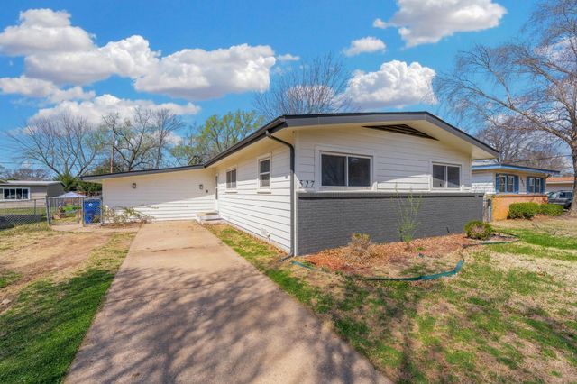 527 S Riverview Ave, Derby, KS 67037