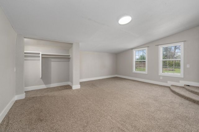 527 S Riverview Ave, Derby, KS 67037