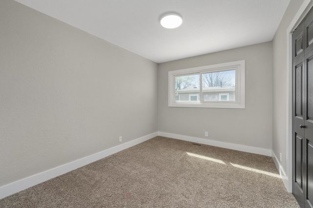 527 S Riverview Ave, Derby, KS 67037