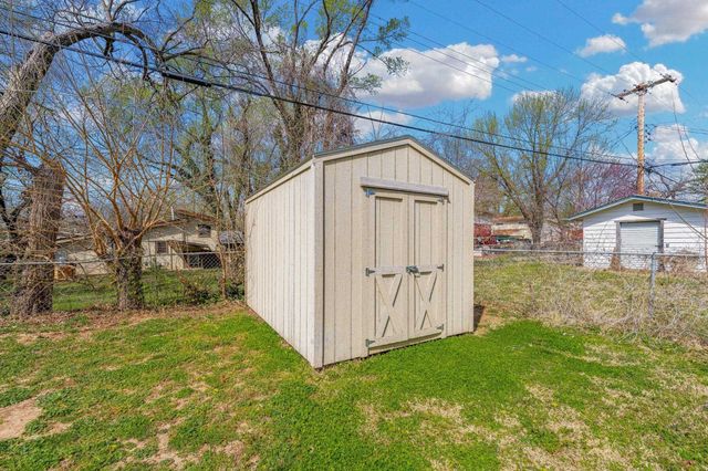 527 S Riverview Ave, Derby, KS 67037