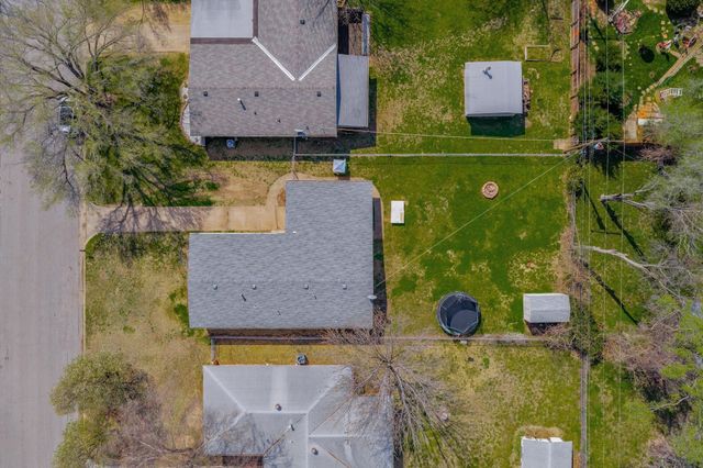 527 S Riverview Ave, Derby, KS 67037