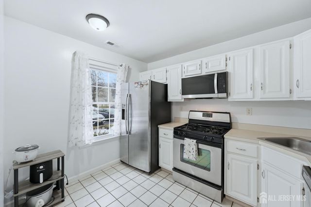 334 mcdowell Drive, East Brunswick, NJ 08816