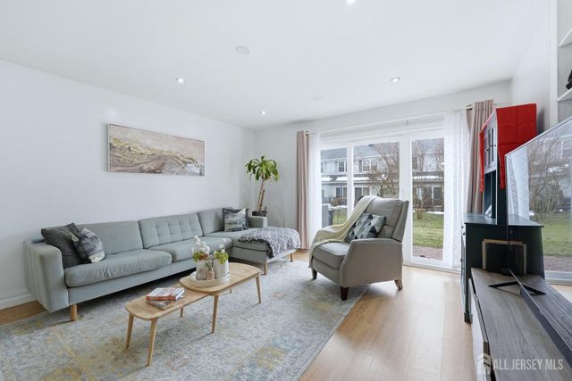 334 mcdowell Drive, East Brunswick, NJ 08816