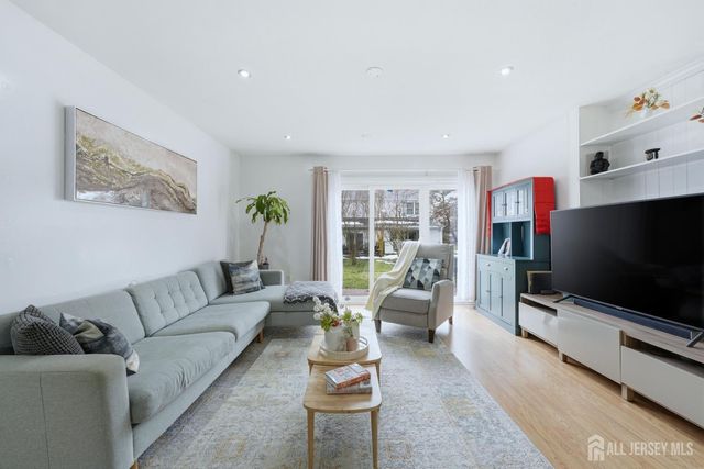 334 mcdowell Drive, East Brunswick, NJ 08816