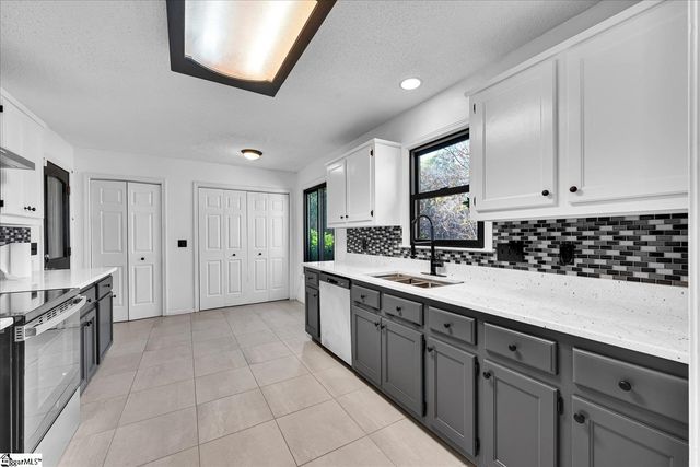 6 W Fairgate Court, Simpsonville, SC 29680