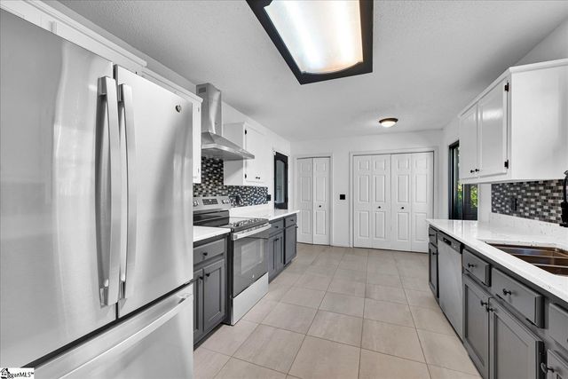 6 W Fairgate Court, Simpsonville, SC 29680