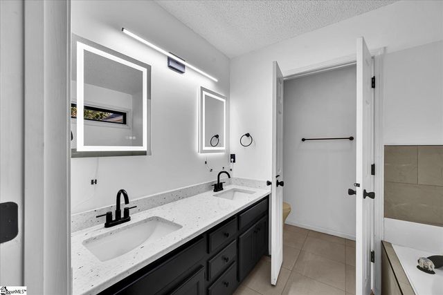 6 W Fairgate Court, Simpsonville, SC 29680