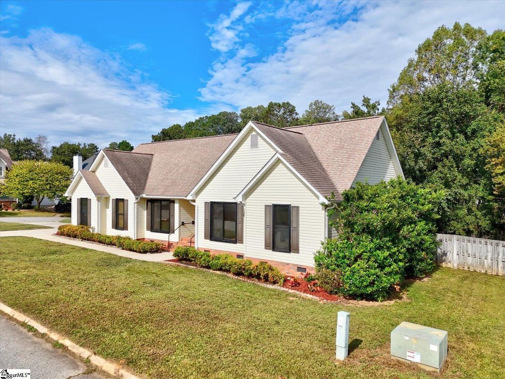 6 W Fairgate Court, Simpsonville, SC 29680