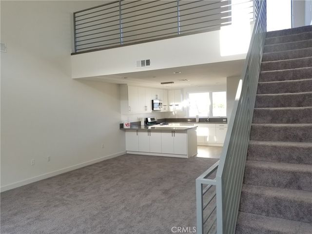 5621 N Bella Blanco Drive, North Hollywood, CA 91601