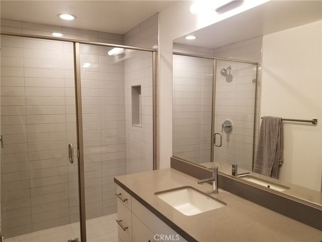 5621 N Bella Blanco Drive, North Hollywood, CA 91601