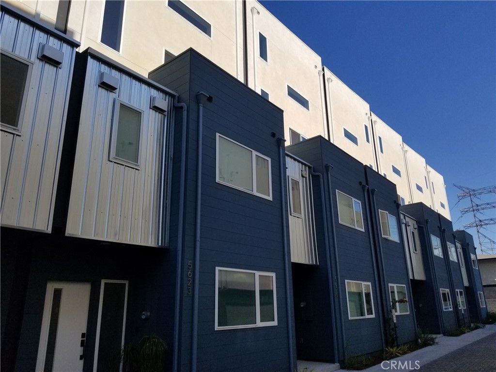 5621 N Bella Blanco Drive, North Hollywood, CA 91601