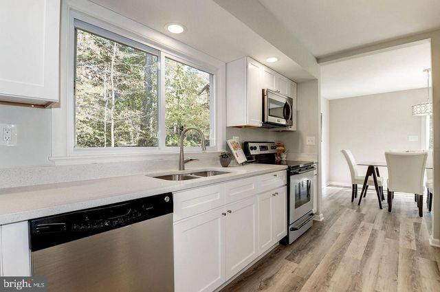11201 WEDGE DR, Reston, VA 20190