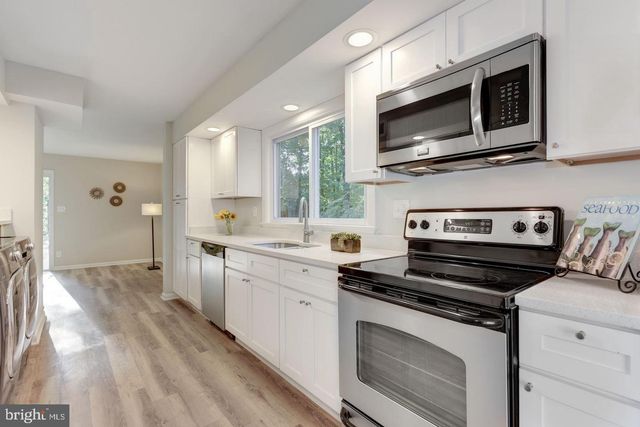 11201 WEDGE DR, Reston, VA 20190