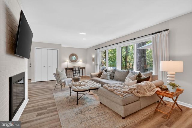 11201 WEDGE DR, Reston, VA 20190