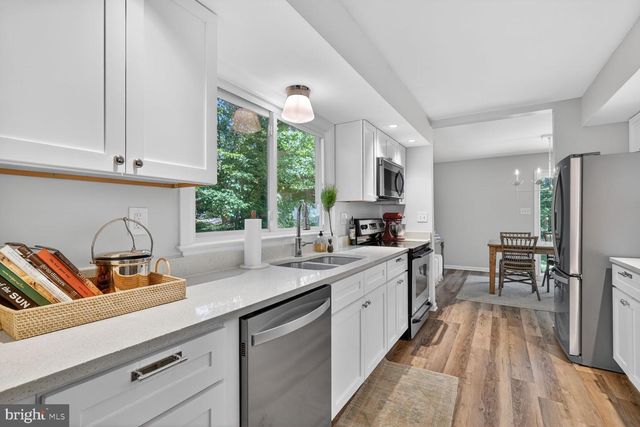 11201 WEDGE DR, Reston, VA 20190