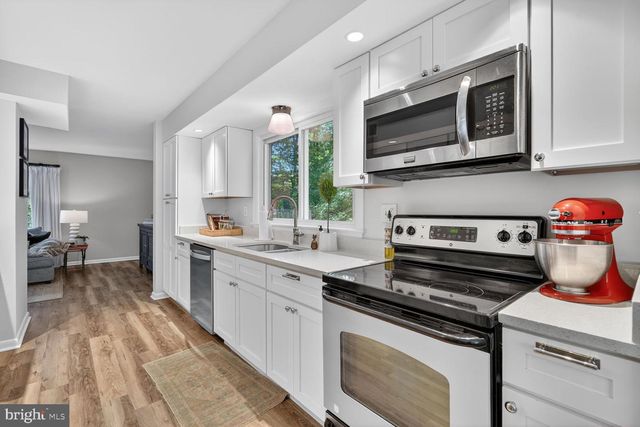 11201 WEDGE DR, Reston, VA 20190