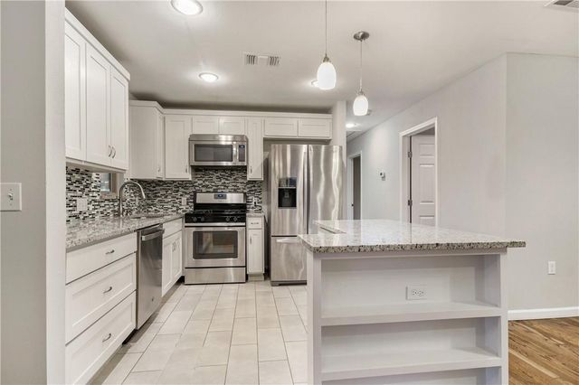 108 E Skyview RD, Austin, TX 78752