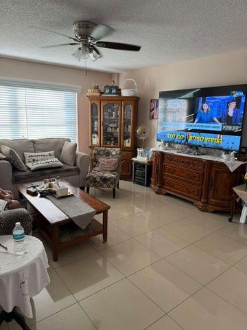 4164 Inverrary Drive 302, Lauderhill, FL 33319