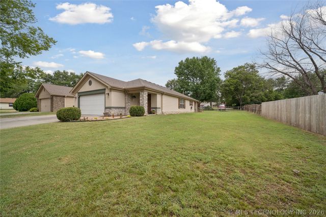 814 E Comet Street, Claremore, OK 74017