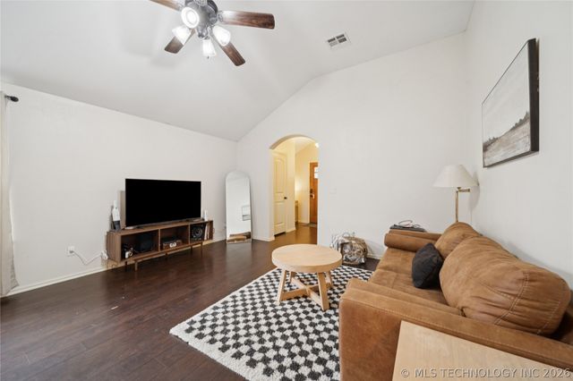 814 E Comet Street, Claremore, OK 74017