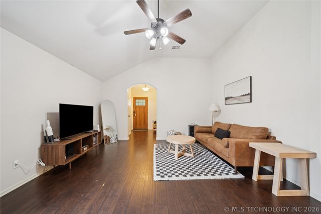 814 E Comet Street, Claremore, OK 74017