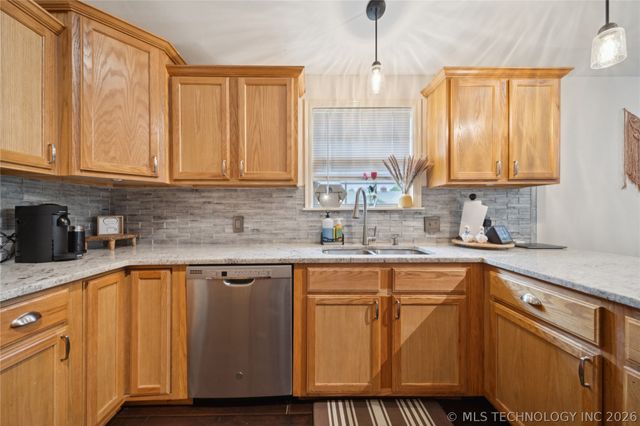 814 E Comet Street, Claremore, OK 74017