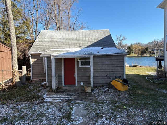 6912 Colony Drive, West Bloomfield, MI 48323