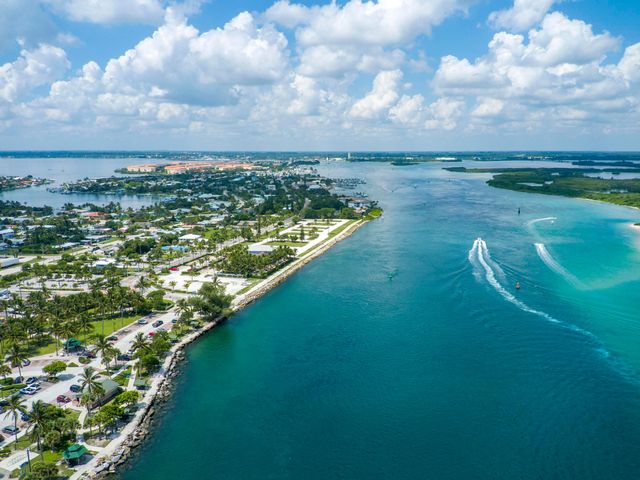 1470 E Seaway Drive E 4, Fort Pierce, FL 34949