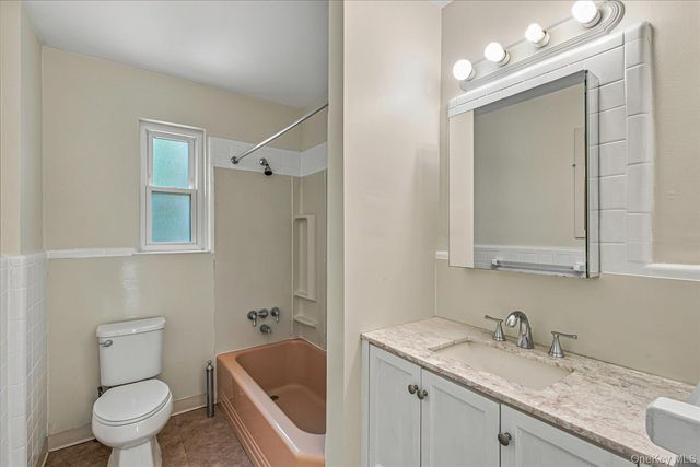 2046 26th Street, Astoria, NY 11105