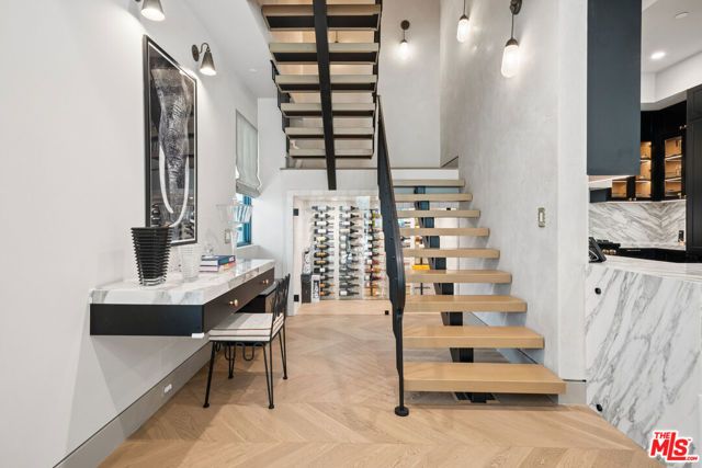 656 Huntley Drive 101, West Hollywood, CA 90069