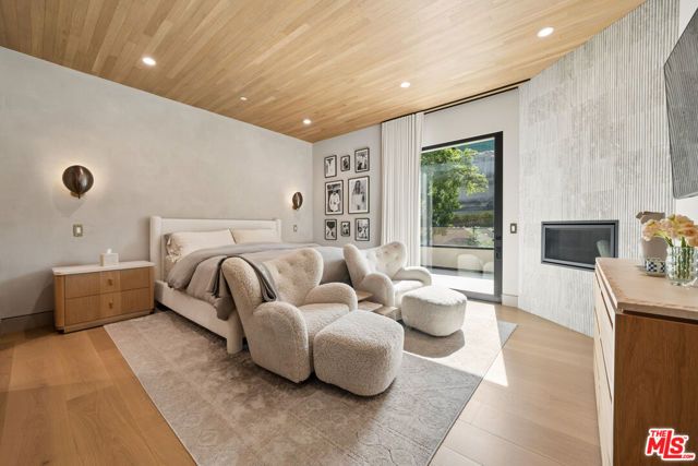 656 Huntley Drive 101, West Hollywood, CA 90069