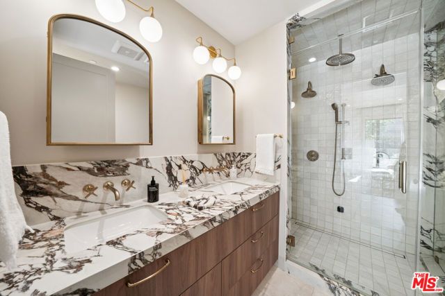656 Huntley Drive 101, West Hollywood, CA 90069