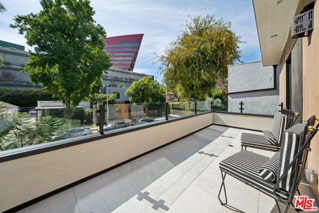 656 Huntley Drive 101, West Hollywood, CA 90069