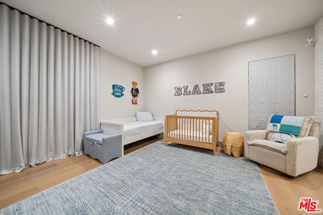 656 Huntley Drive 101, West Hollywood, CA 90069