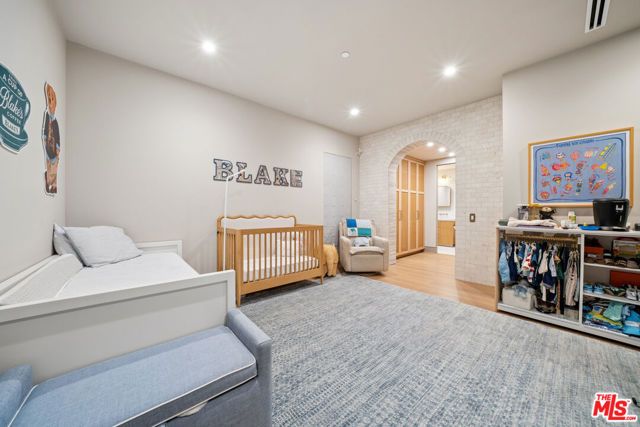 656 Huntley Drive 101, West Hollywood, CA 90069