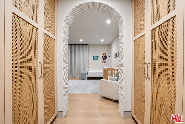 656 Huntley Drive 101, West Hollywood, CA 90069