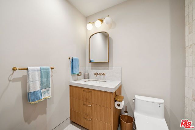 656 Huntley Drive 101, West Hollywood, CA 90069