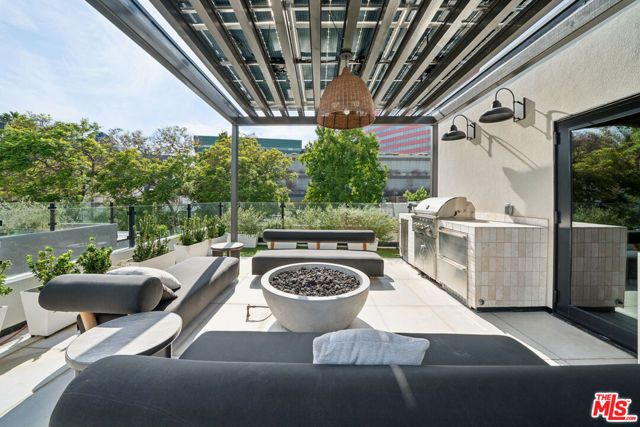 656 Huntley Drive 101, West Hollywood, CA 90069