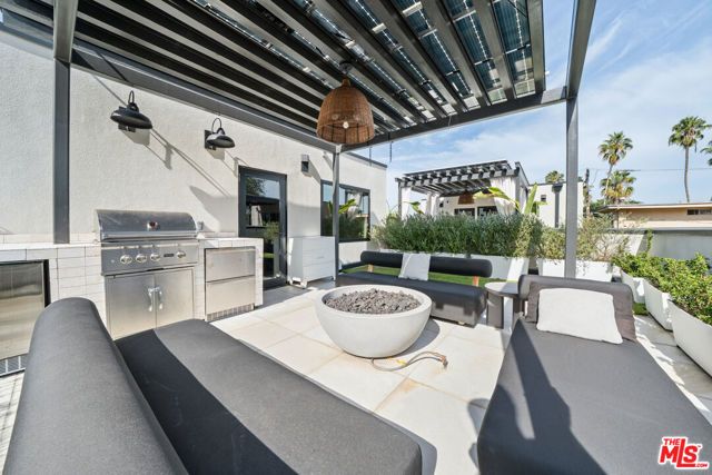 656 Huntley Drive 101, West Hollywood, CA 90069